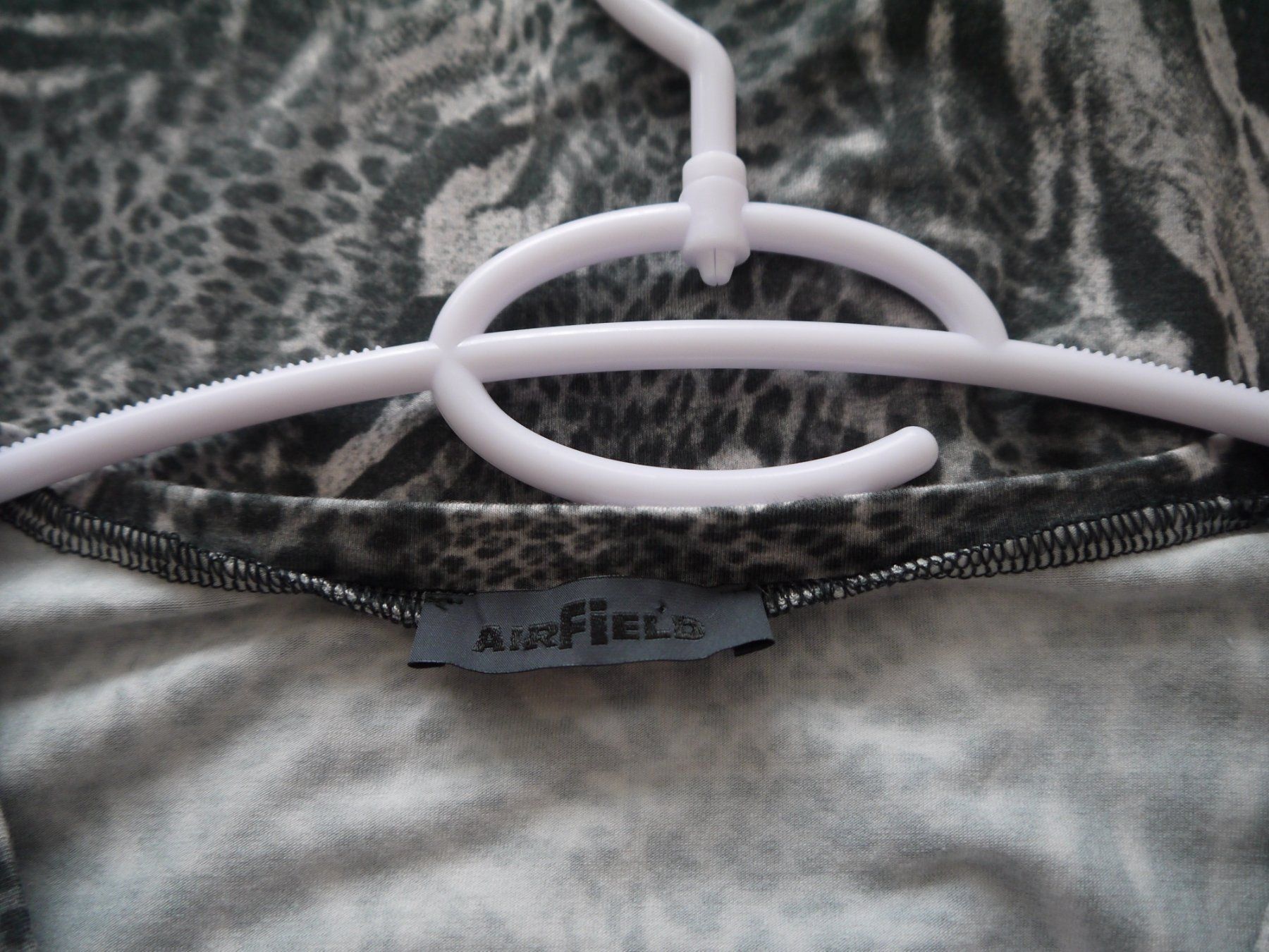 Airfield T-shirt: Airfield T-Shirt Gr. 38/40 Leoprint – Usato da Untervaz venduto da AndreaC04 4