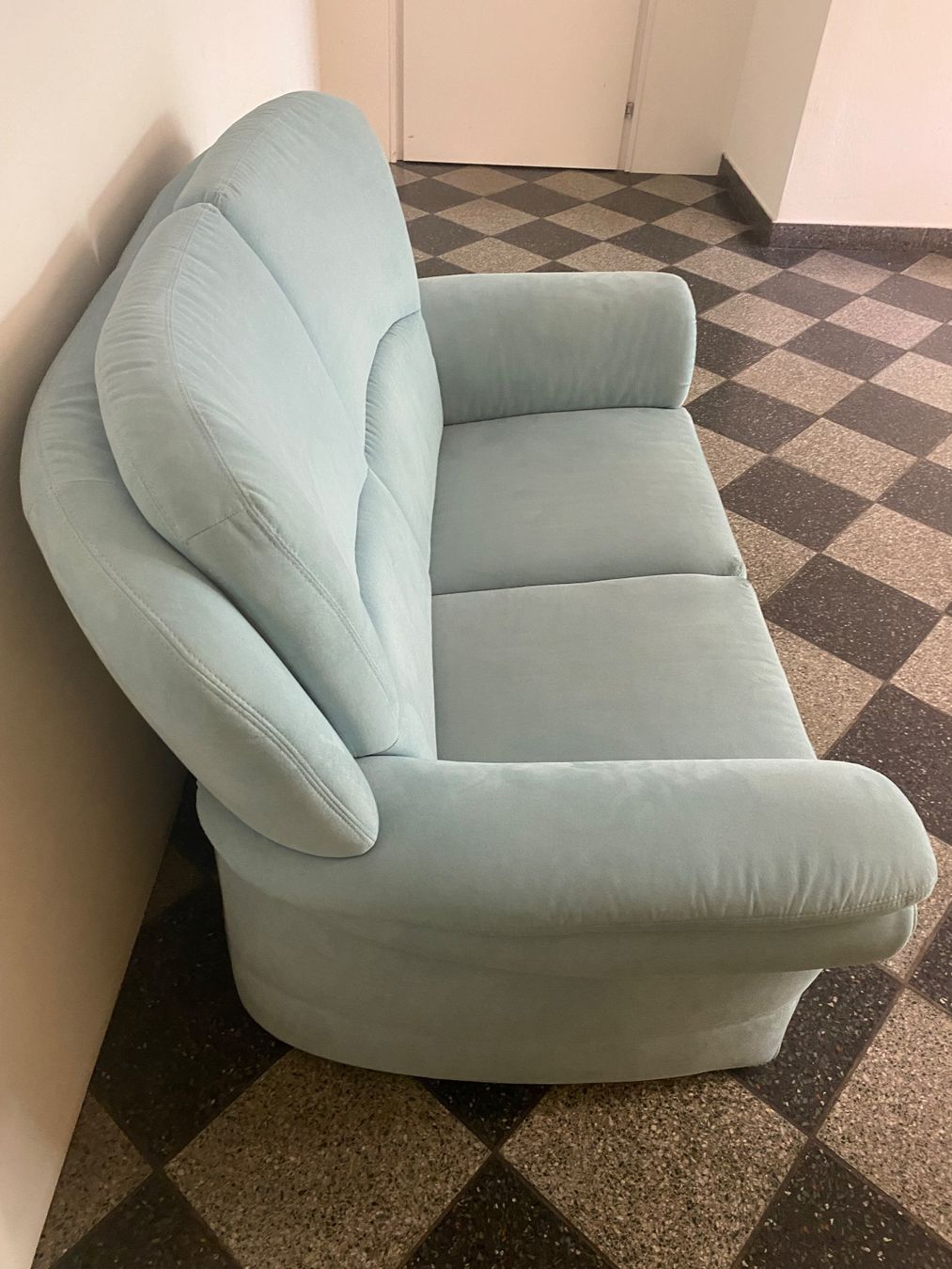 Sofas: Bequemes 2er Sofa -Wildleder Design mint farben – Gebraucht aus Gächlingen von Tara_devi 1