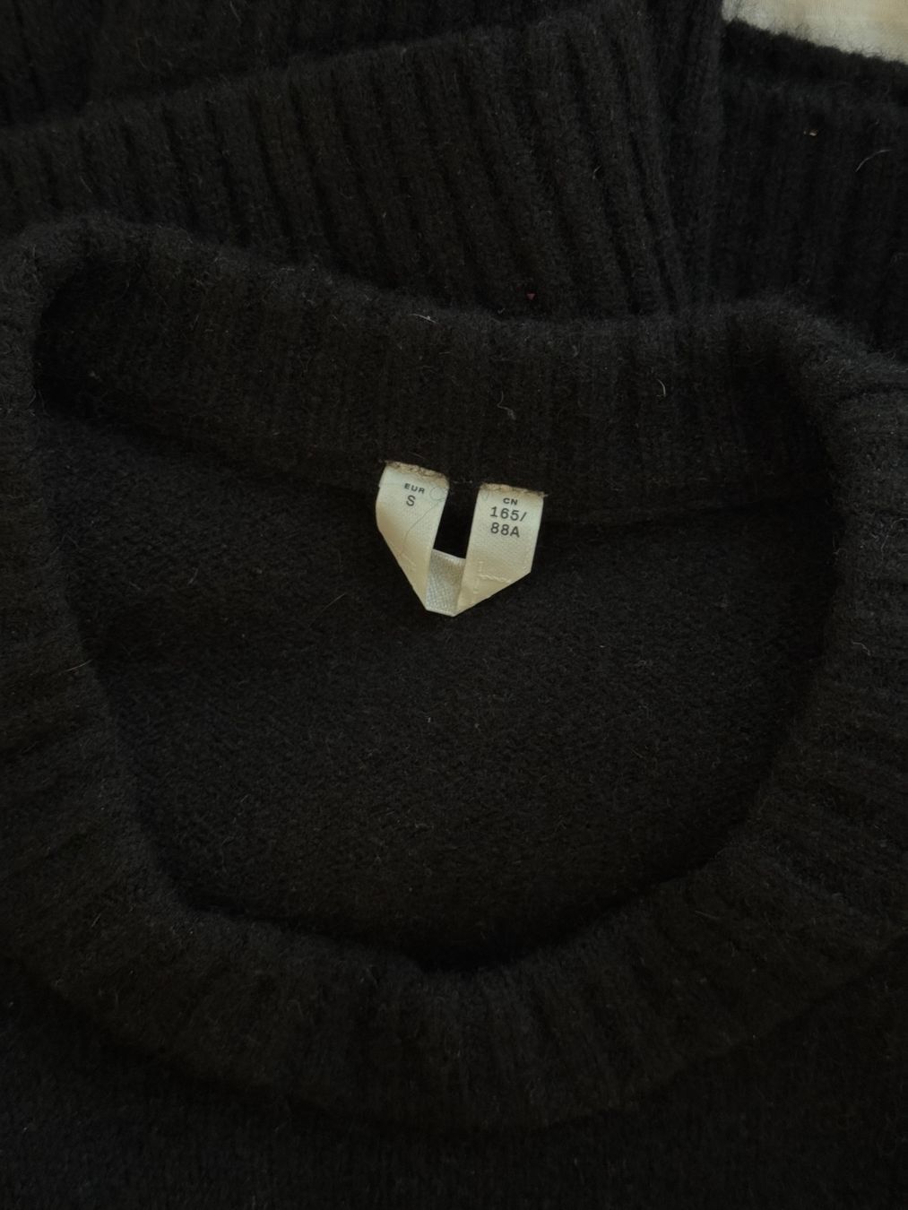 Arket Maglioni & Felpe: ARKET Kaschmirpullover Schwarz – 100 % Kaschmir – Usato da Zürich venduto da RicardoExplorer 1