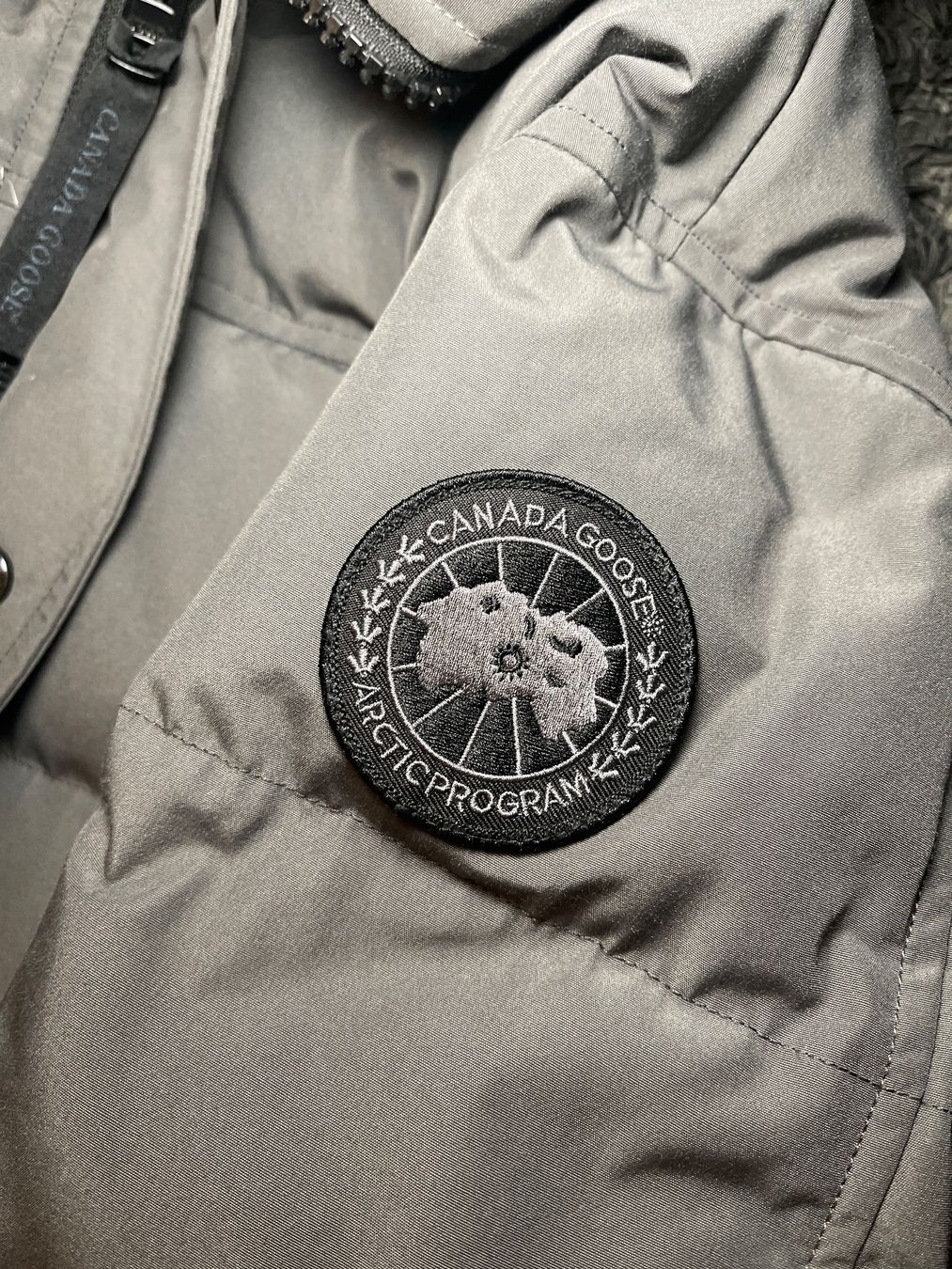 Giacche: Canad@ goose Jacke Grau Grösse M – Usato da Lausen venduto da hel_w7yt 3