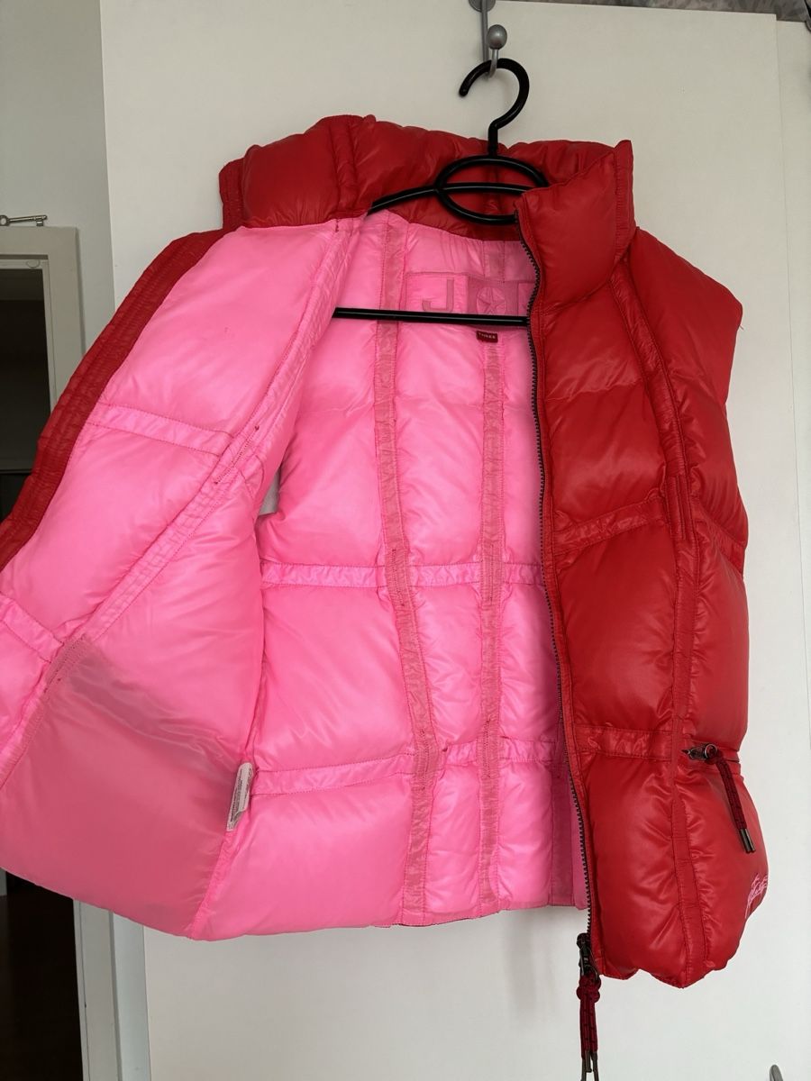 Jet Set Gilets & Westen: Rote Daunengilet Jet Set Grösse M – Neu (gemäss Beschreibung) aus Erlenbach ZH von OD15 1