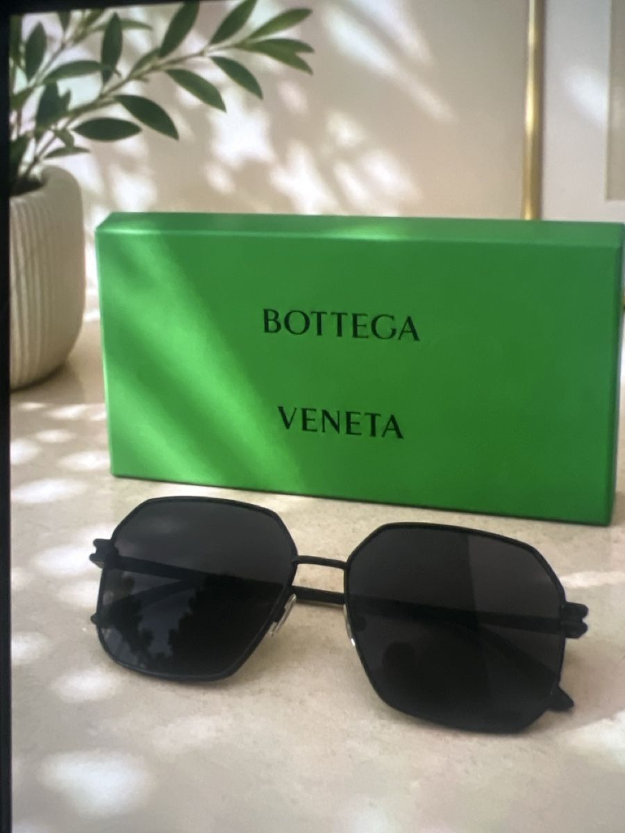 Bottega Veneta Occhiali & Lenti: Bottega Veneta Sunglasses Black Octagonal Frame - Perfect Su – Usato da Oberägeri venduto da rus_7vhx