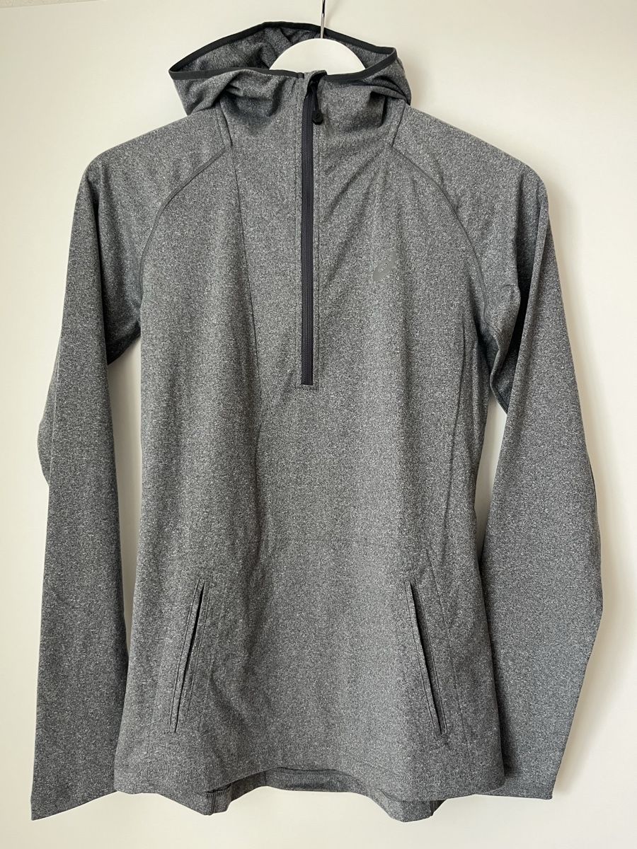 Asics T-shirt: Asics Langarmshirt Damen, Gr. S – Usato da Frauenfeld venduto da heyLani