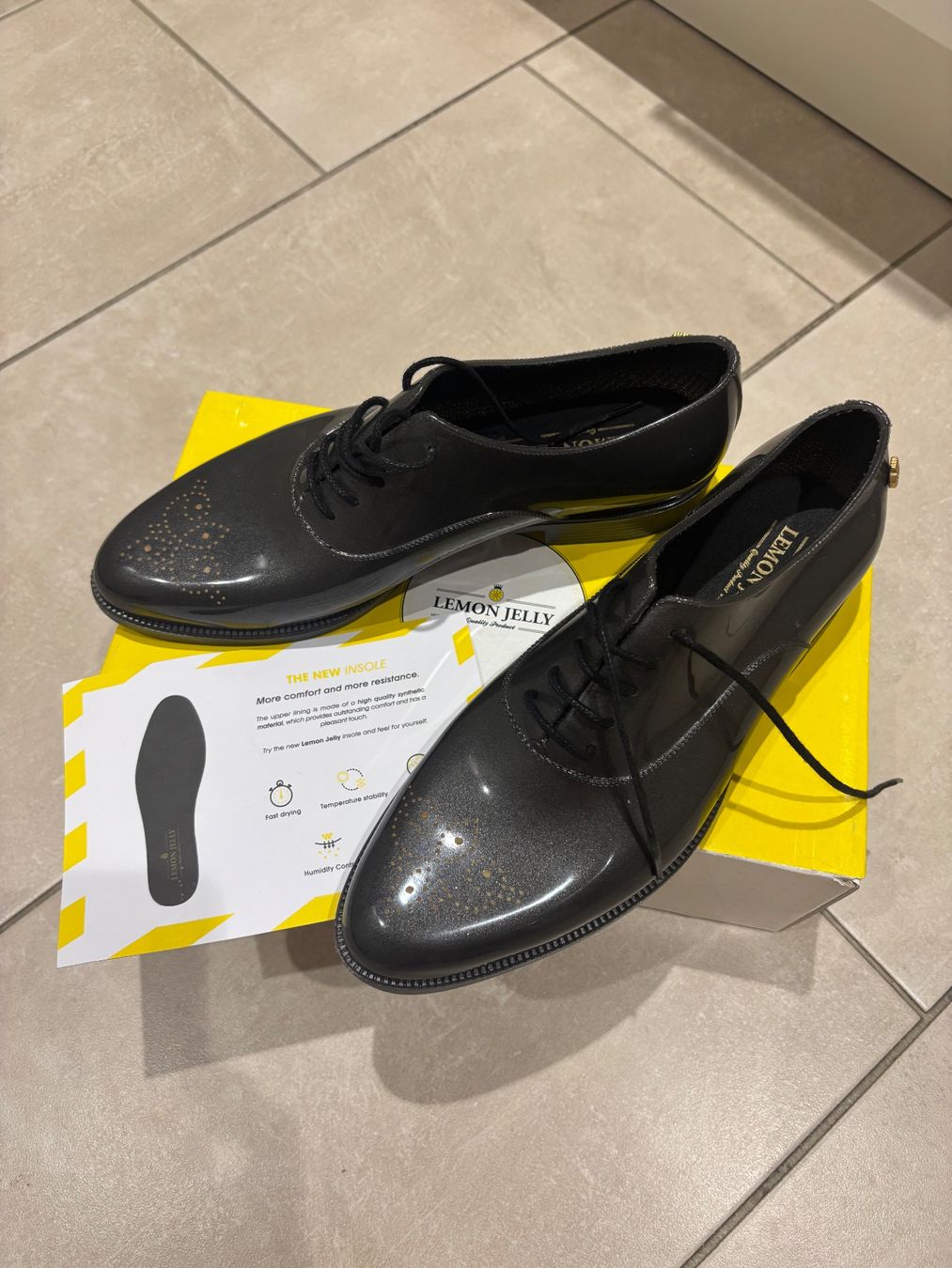 Scarpe da donna: Gummi Halbschuhe Gr. 38 – Usato da Rothrist venduto da white-flower
