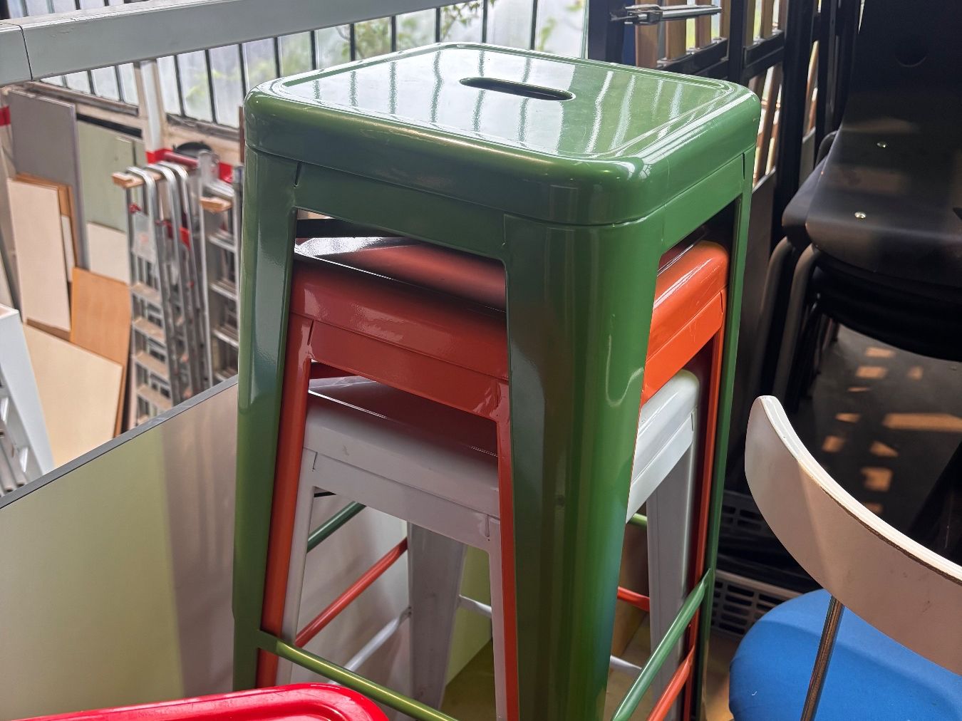 Hocker: Set Metall hocker farbig – Gebraucht aus Münchenstein von tsp01