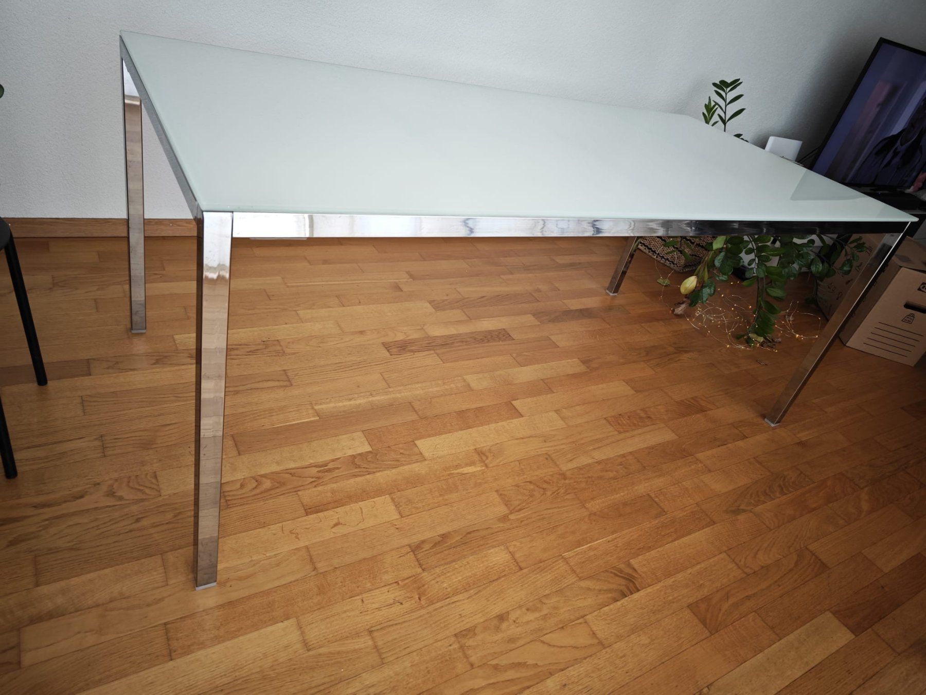 Tavoli: Esstisch (Metall, Glas) – Usato da Wabern venduto da carciofo 1