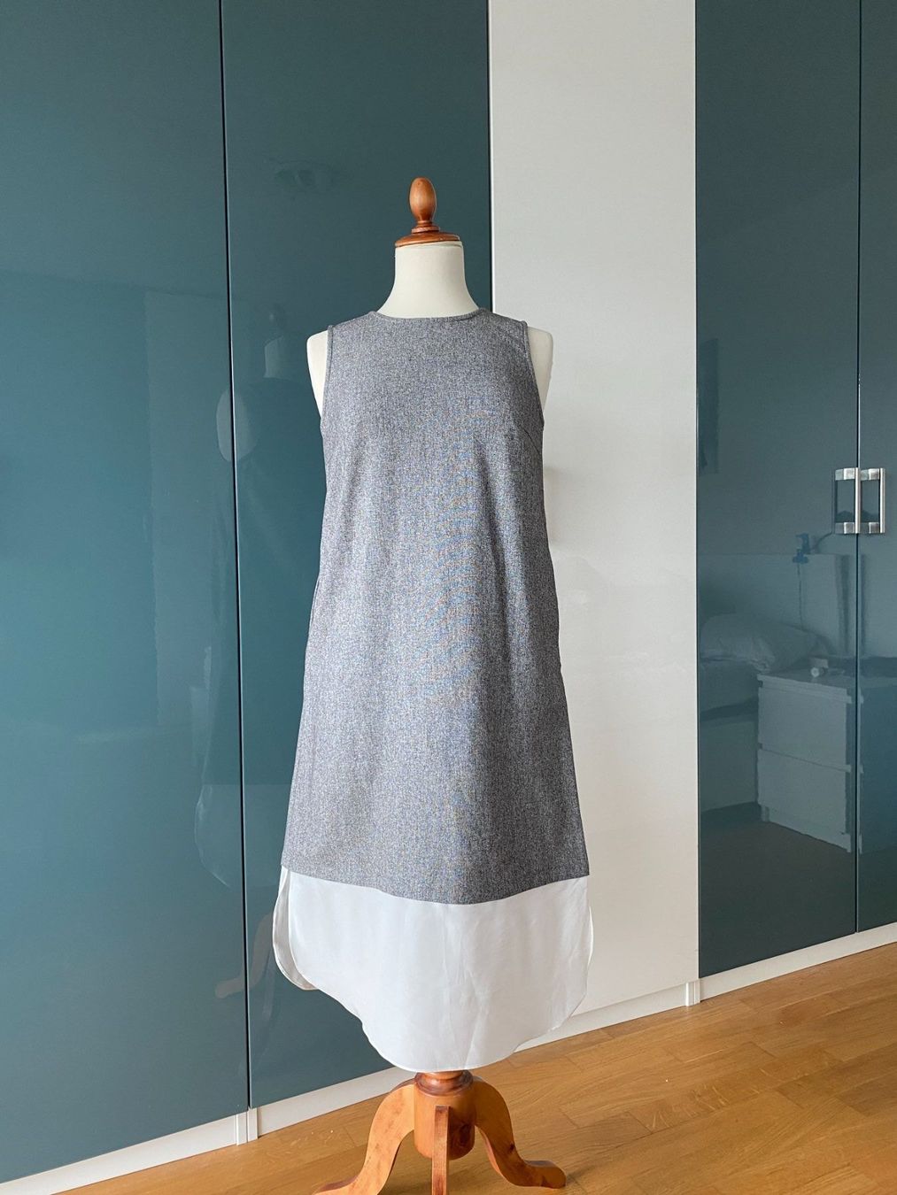 Vestiti: Kleid Damen Gr.S grau – Usato da Duebendorf venduto da Alexandertreyer 1
