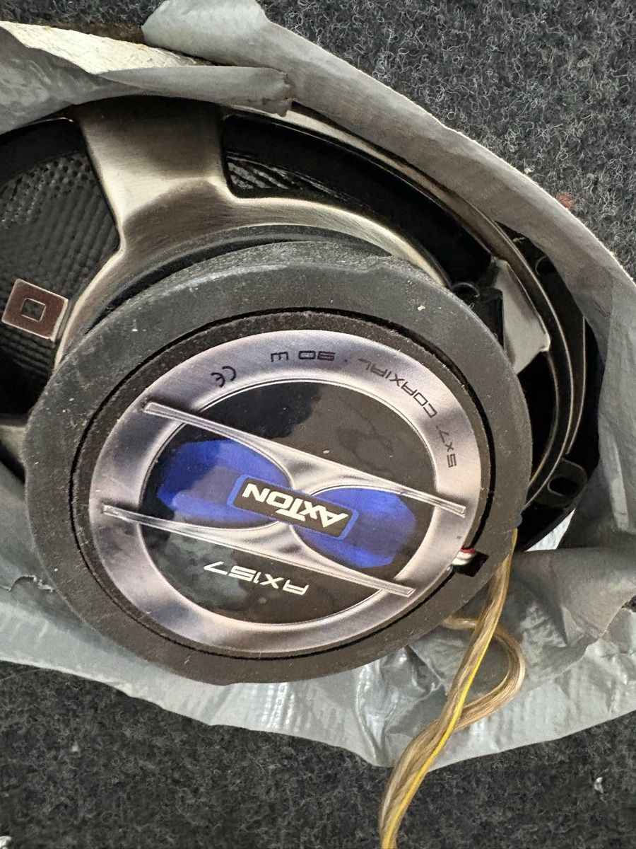 Amplificatori: Axton Auto Soundsystem mit Verstärker – Usato da Gutenswil venduto da mic_lgx6 3