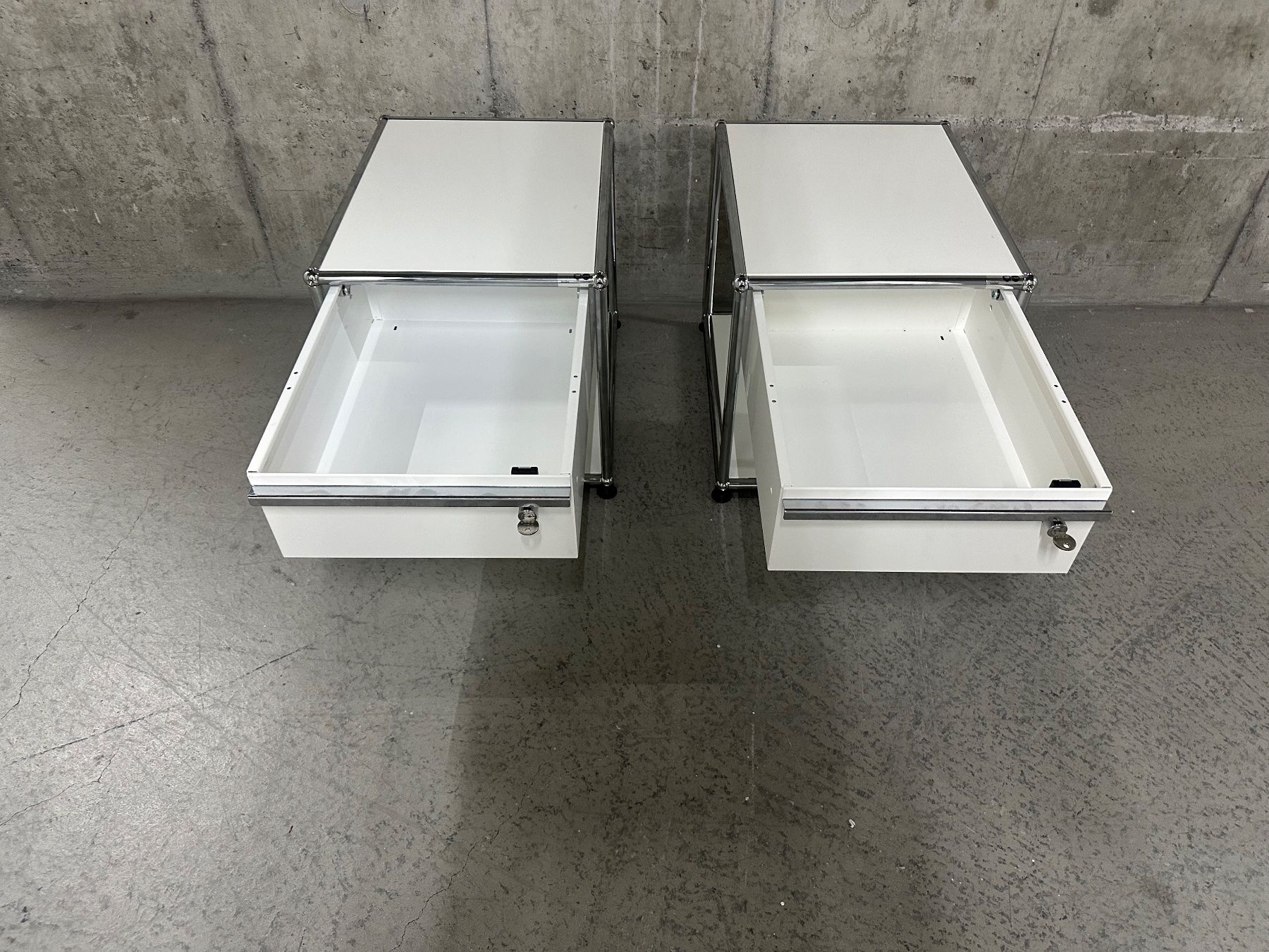 USM Comodini: Original 2 x USM Haller Nachttisch  in Weiss – Usato da Pfaffhausen venduto da only.lux 3