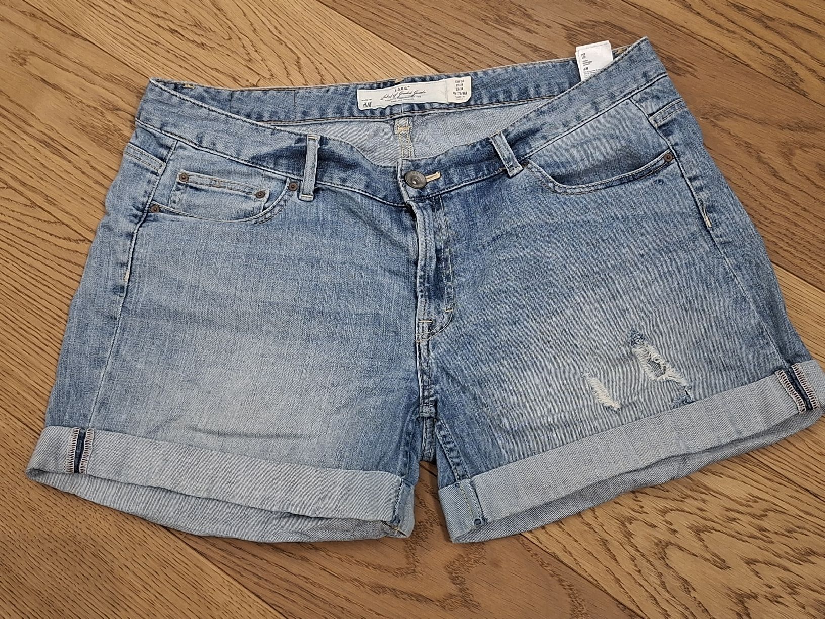 H&M Pantaloni: Jeansshorts von H&M – Usato da Oberengstringen venduto da Kimchimon