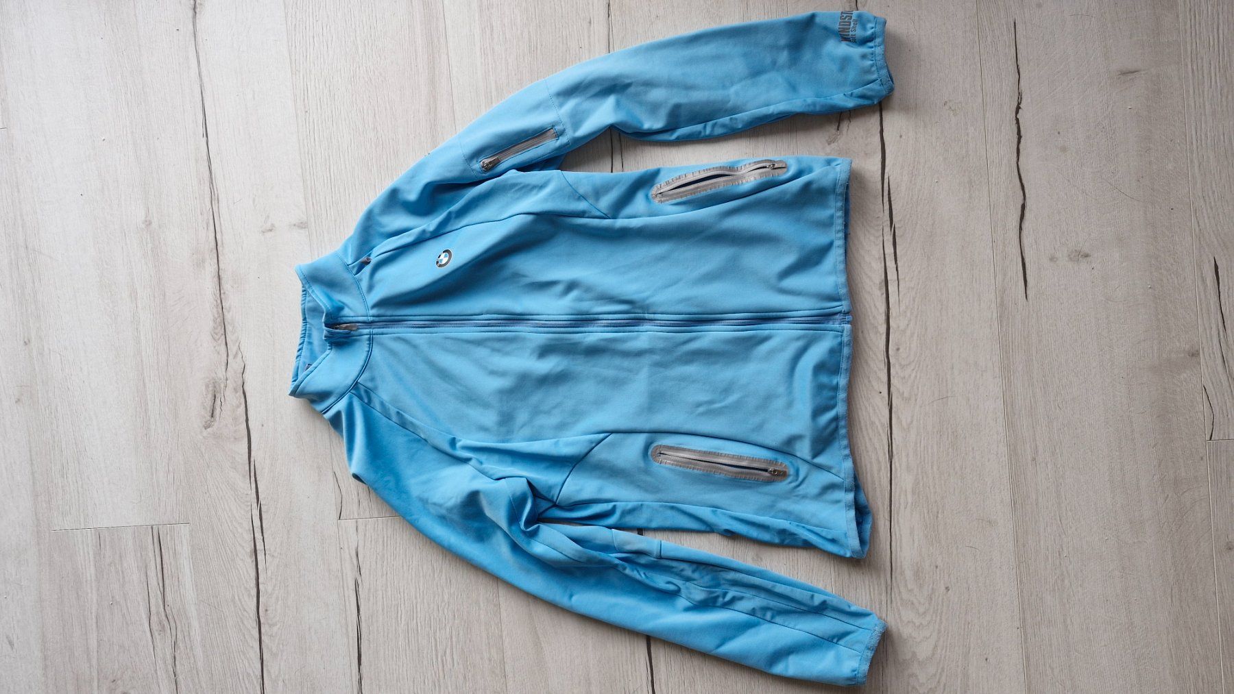 Puma Jacken: Puma BMW Atlethics Softshell Jacke in hellblau dünnn – Gebraucht aus Wyssachen von Soenne