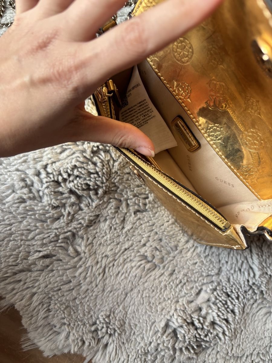 Guess Borse da donna: Sac Guess doré – Nuovo (secondo la descrizione) da Granges VS venduto da Oliviaaaaaa 1
