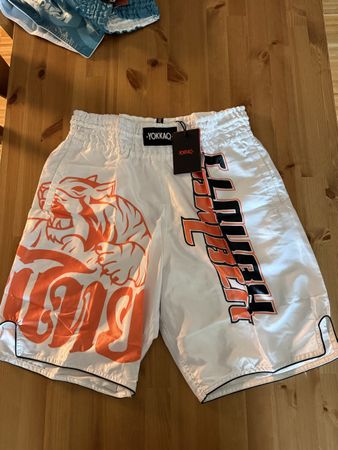 YOKKAO Muay Thai Shorts Weiss Grösse L mit Etikett
