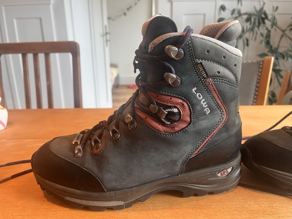 Lowa Damenschuhe: Lowa Wanderschuhe 39.5 – Gebraucht aus Zürich von Miaaurelia 2