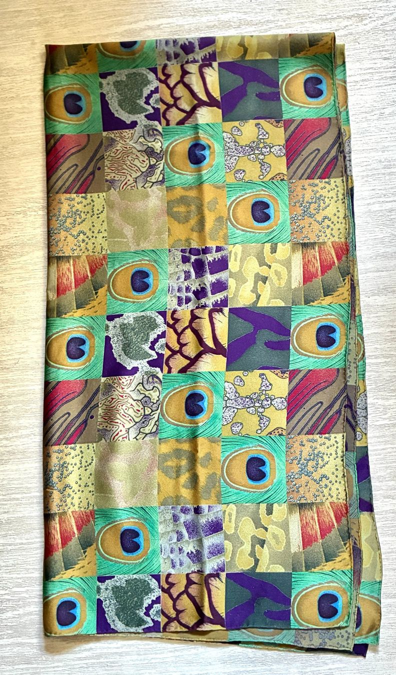 Foulard & Sciarpe: Seidenfoulard mit buntem Patchworkmuster Pfauenauge – Usato da Kloten venduto da Nephty 4