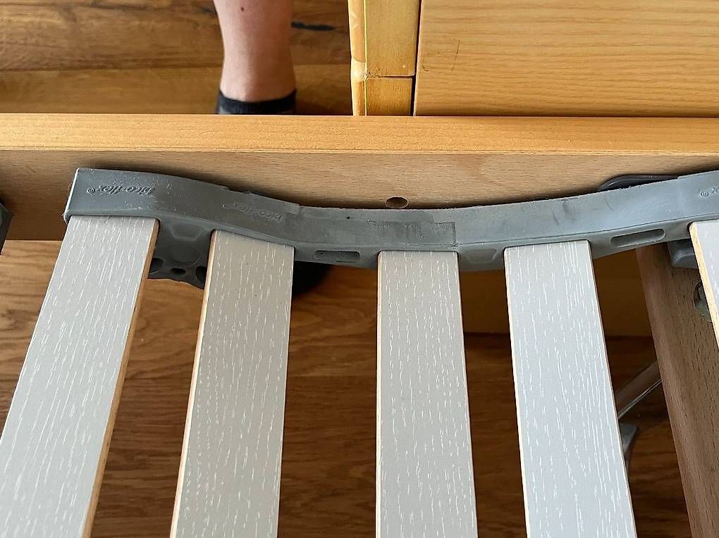 Betten: Bett, bico Lattenrost, leicht defekt – Gebraucht aus Konolfingen von Simon.Roth 1