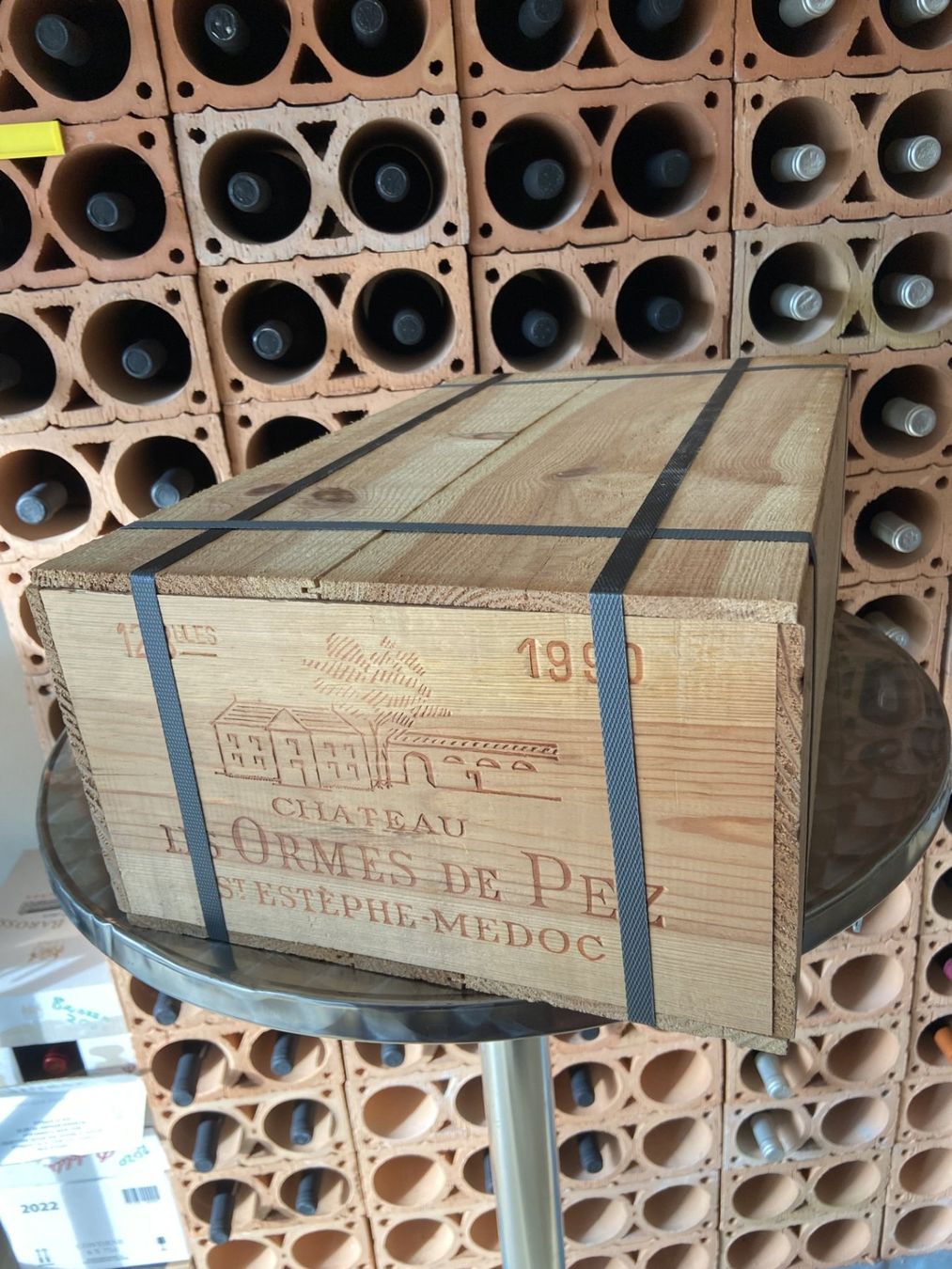 Vino: 1 OHK 12 Fl. Château Les Ormes de Pez, Saint-Estèphe, 1990 – Nuovo (secondo la descrizione) da Inwil venduto da Grisley