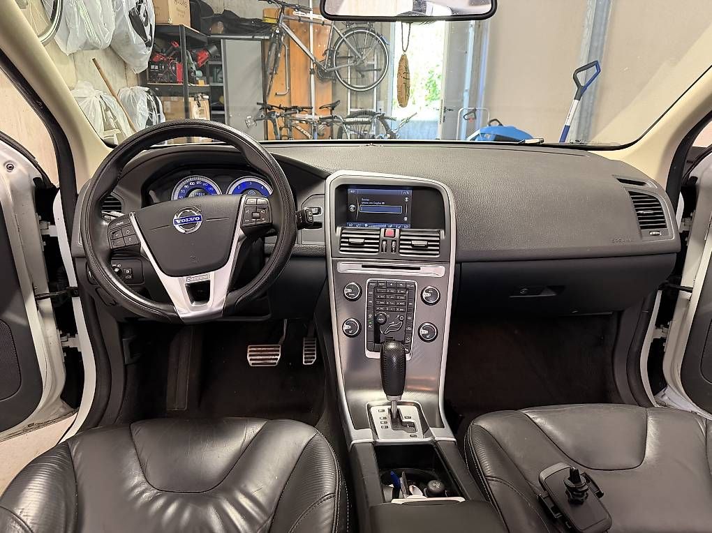 Automobili: Volvo XC60 D3 AWD R-Design – Usato da Basel venduto da cagdaspeker 3