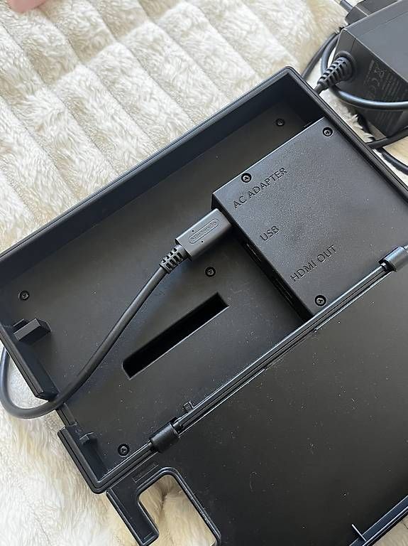 Nintendo Konsolen: Nintendo Switch + accessories – Gebraucht aus Zürich von cos_nnr2 2
