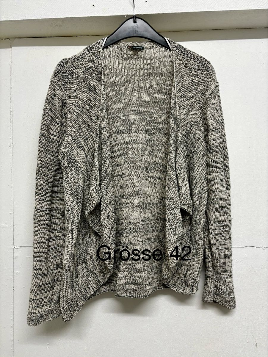 Jacken: Strickjacke Grösse 42, Wasserfallkragen, meliert grau – Gebraucht aus Baden von peace_bluemli