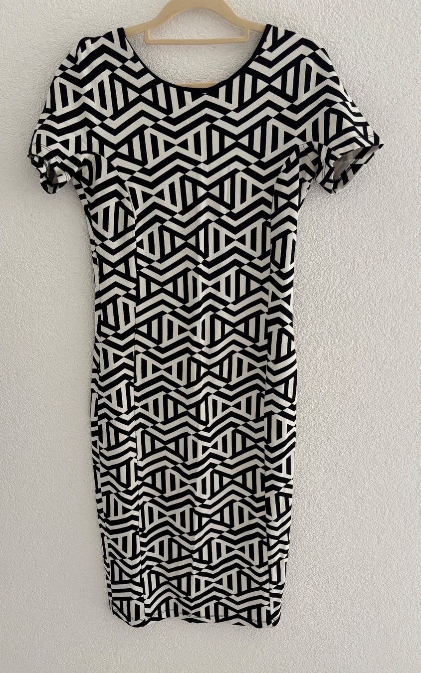 Robes: Robe fourreau – D'occasion à Arbaz par CicciStore