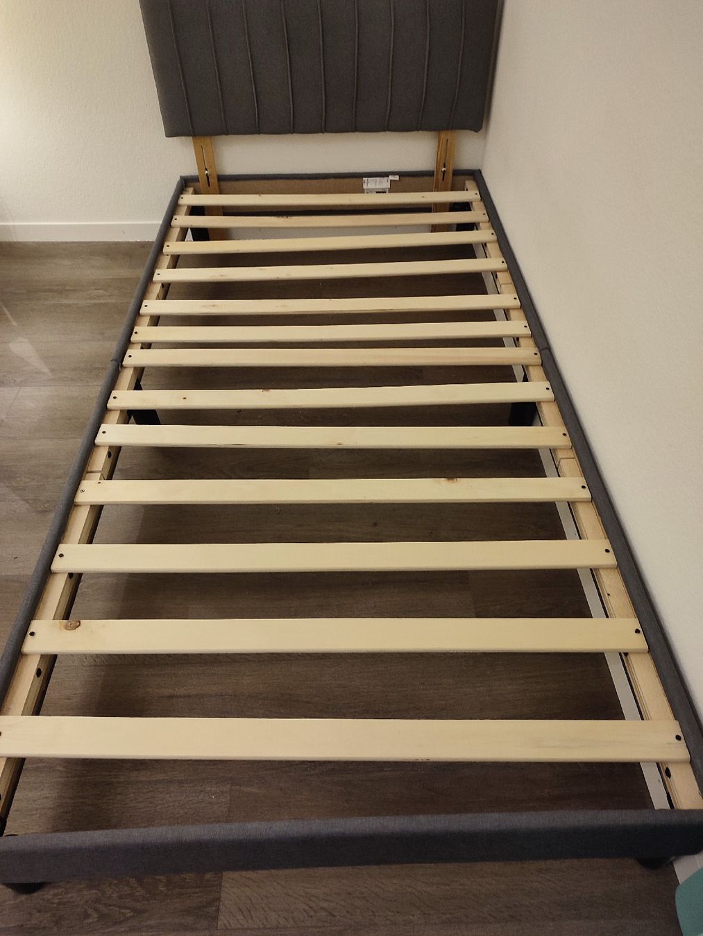 Letti: Single bed with mattress and toper ,100x 200 – Usato da Davos Dorf venduto da xri_zj2f 2