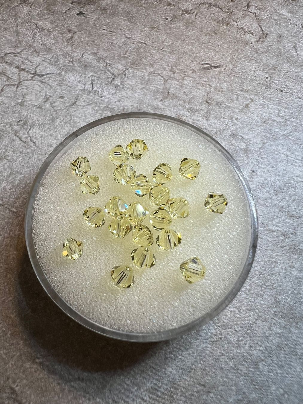 Perles (synthétiques): Swarovski Perlen 4mm – Neuf avec emballage d'origine à Stein AG par Anastasia_Asya