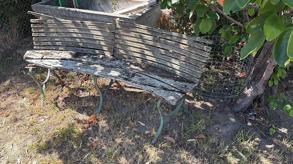 Set di tavolo e panche: Set table, chaises et banc de jardin – Usato da Villarzel venduto da Farinet 3