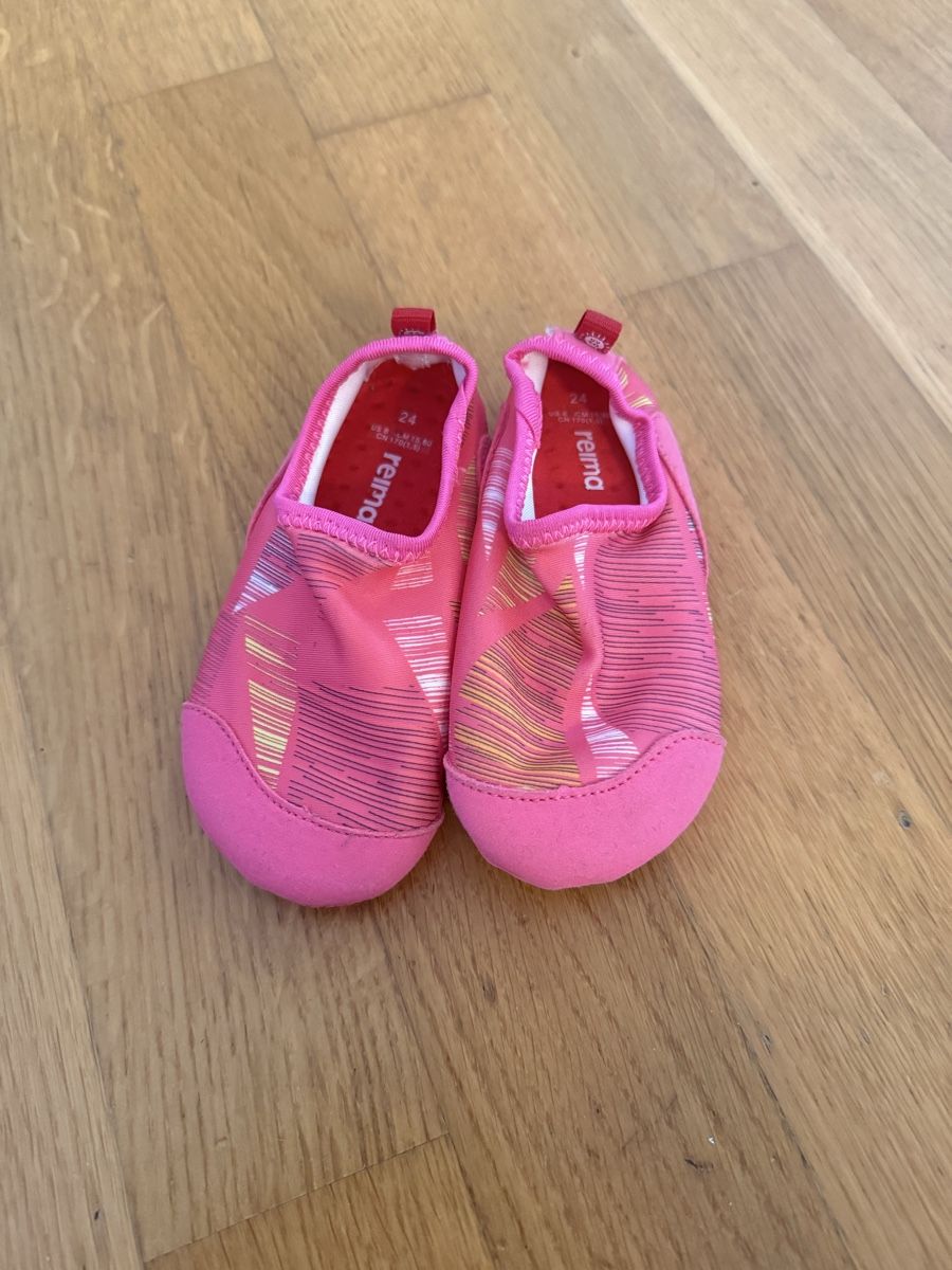 Schuhe für Jungen: Badeschuhe – Gebraucht aus Fehraltorf von Bowling_54