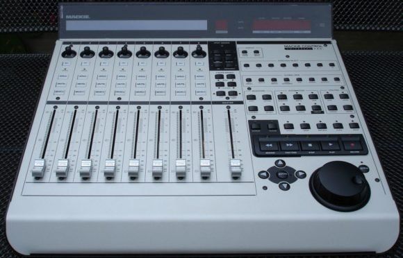 Console di mixaggio: Mackie Control Universal Pro (MCU Pro) – Nuovo e nell'imballaggio originale da Zürich venduto da Summton 1