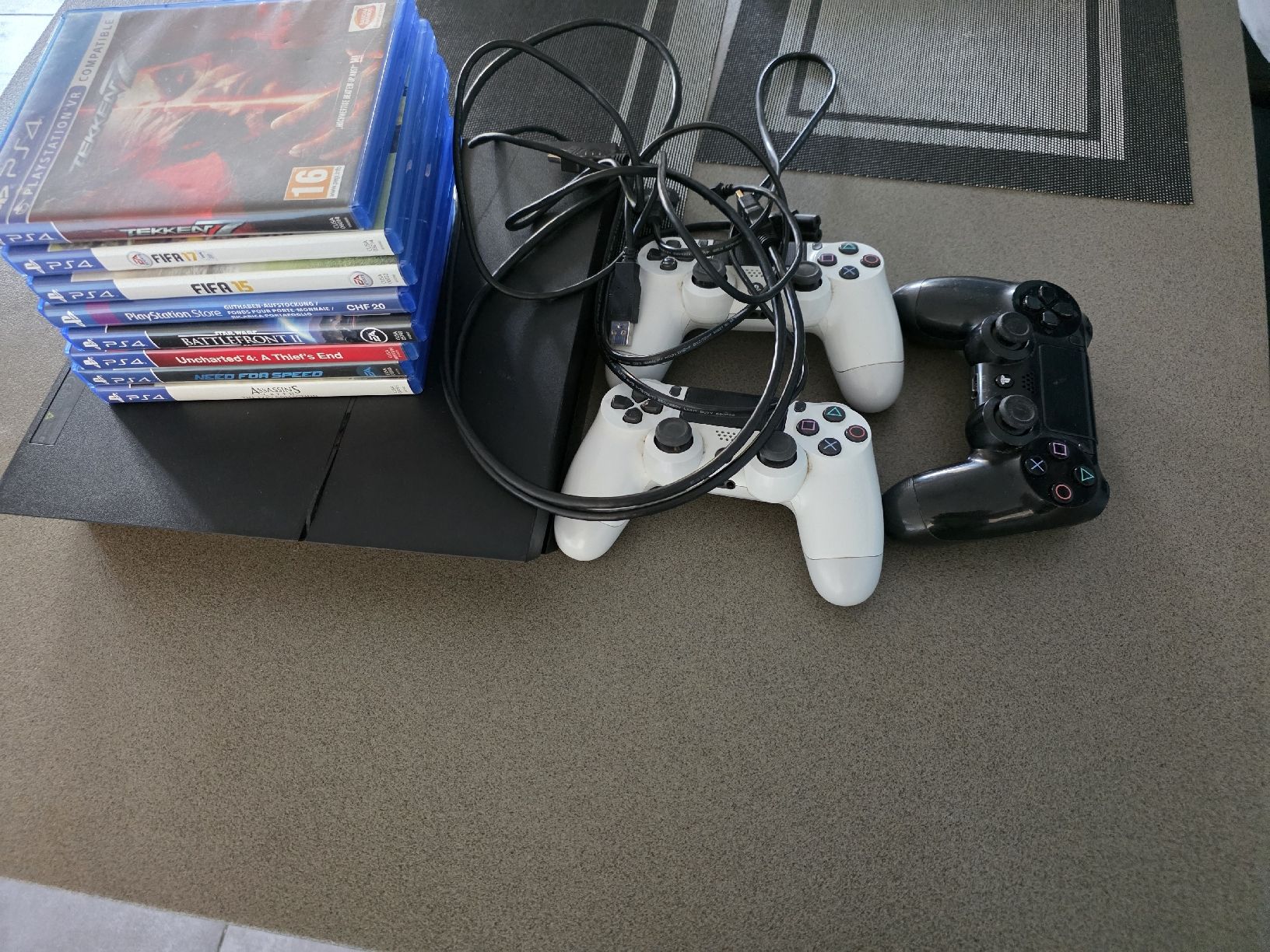 Sony Console: PlayStation 4 Slim 500GB mit 3 Controller & 7 Games! – Usato da Hasle b. Burgdorf venduto da Ranjan08 3