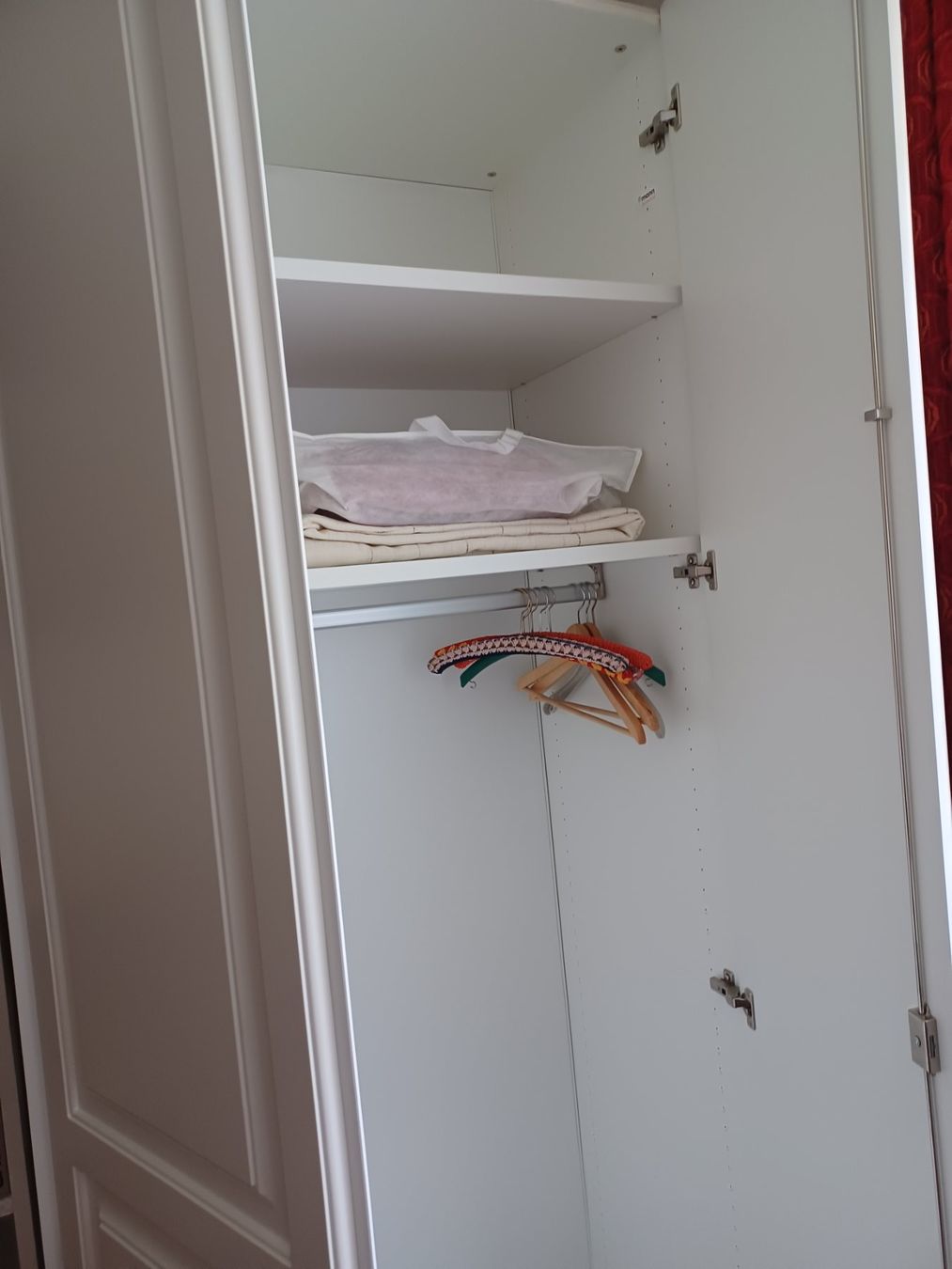 Armoires: Kleiderschrank – D'occasion à Burgdorf par edu_h9xb 1
