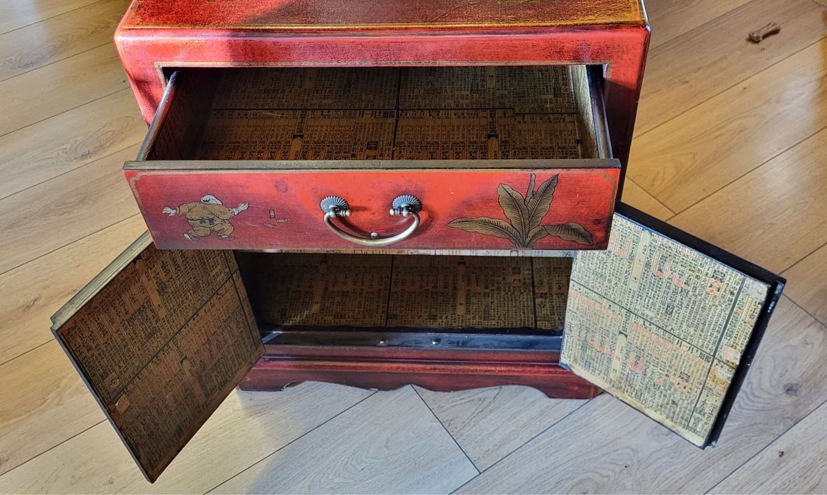 Cassettiere: RARE : Meuble chinois laqué rouge – Usato da Bursinel venduto da SeveralLives 2