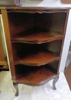 Dies ist ein Vintage-Eckregal (Etagere)