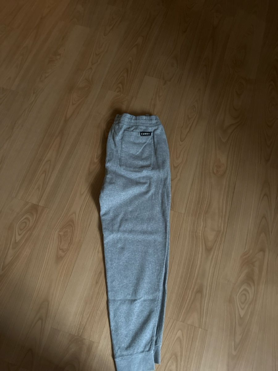 Under Armour Pantalons: Under Armour Sweatpants – D'occasion à Kloten par afr_6bsl 1