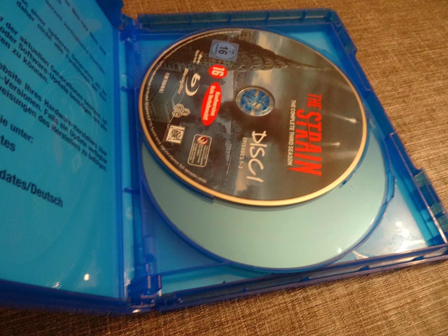 Tutti i DVDs: Blu-ray The Strain Staffel 3 – Usato da Olten venduto da Disc-Verkauf 1