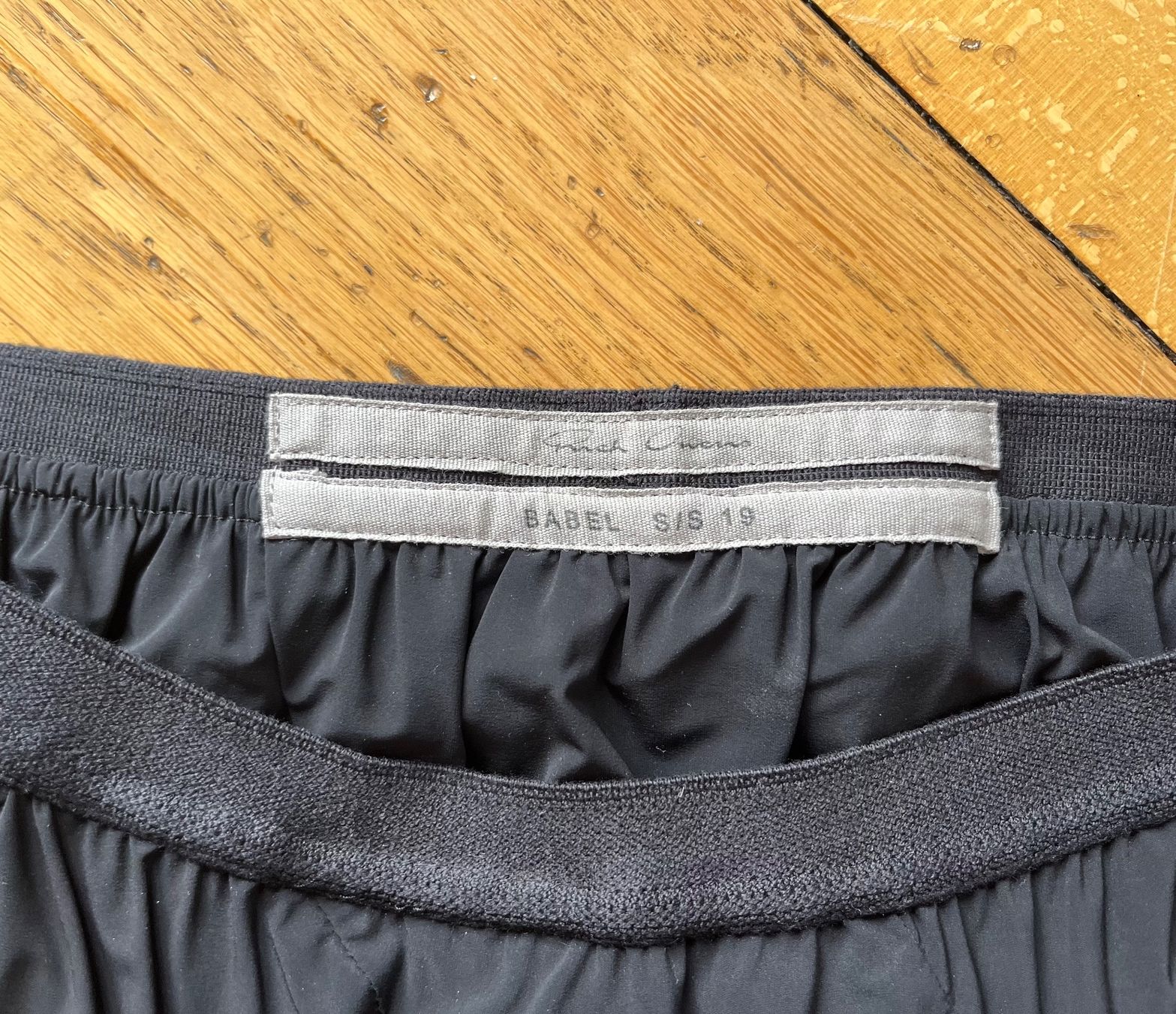Rick Owens Gonne: Rick Owens, mini short/jupe avec franges – Nuovo (secondo la descrizione) da Genève venduto da dachaw 4
