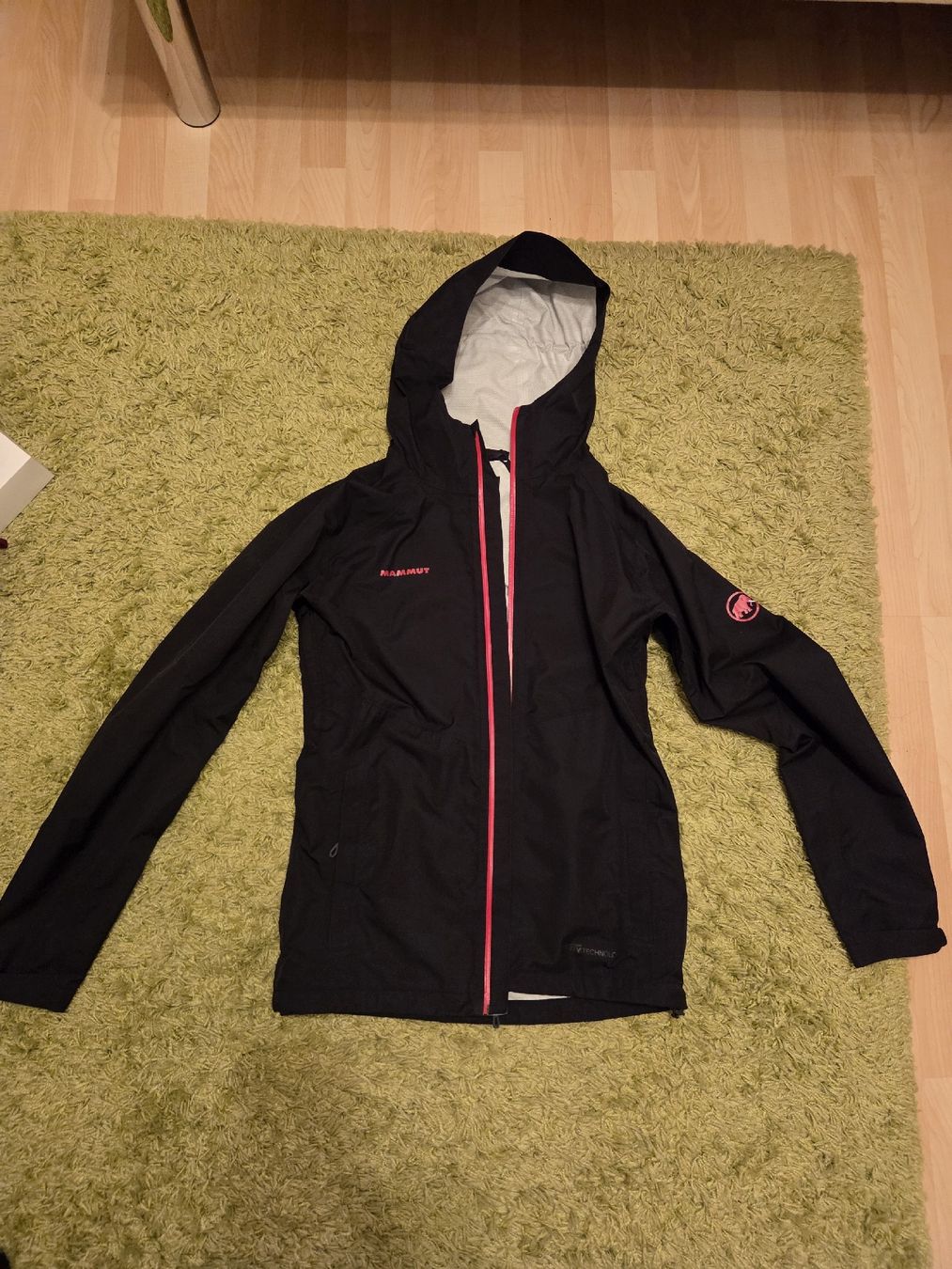 Mammut Giacche: Mammut Regenjacke Schwarz Grösse M – Usato da Beckenried venduto da Tree_sells