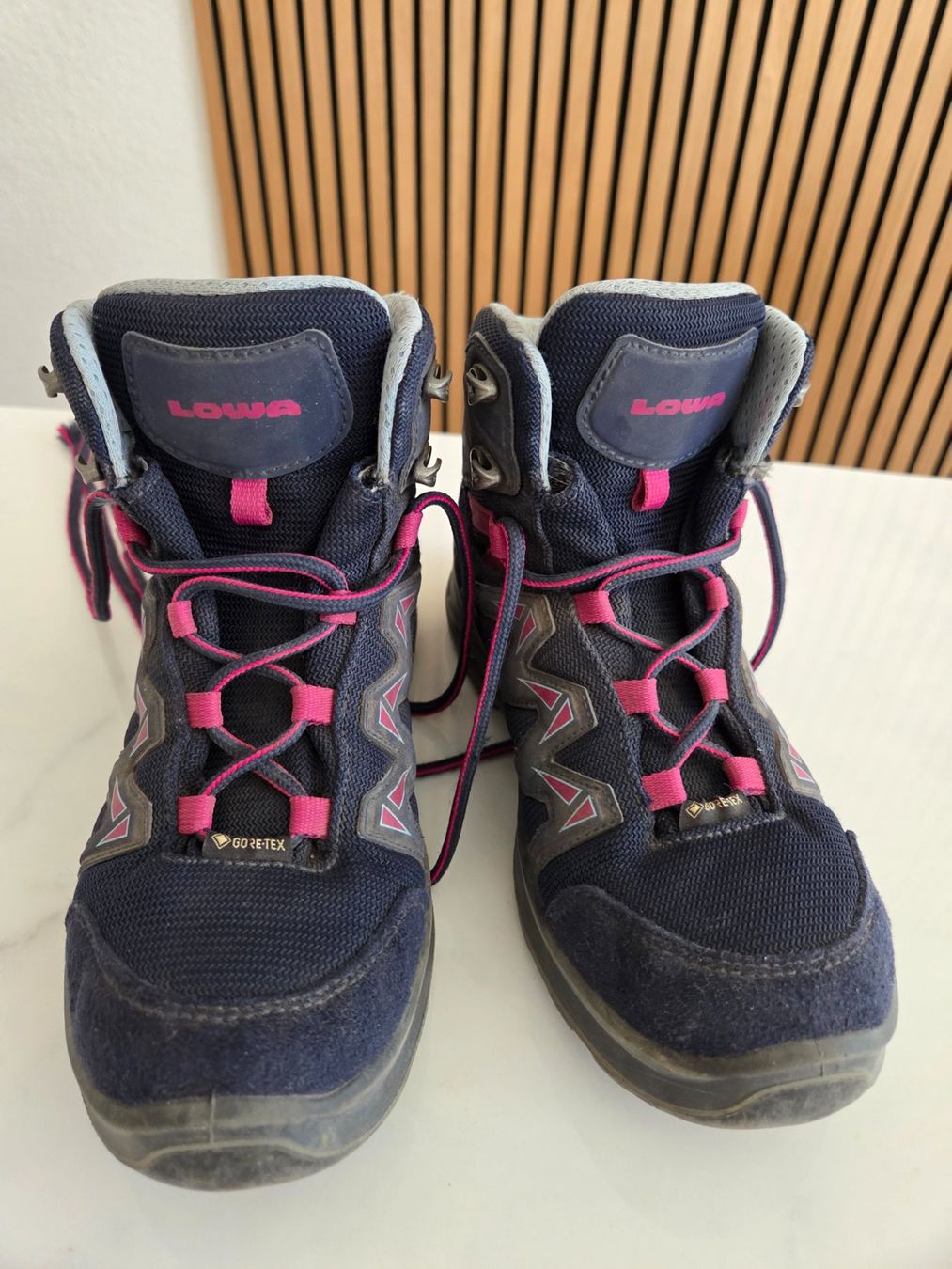 Lowa Scarpe per ragazzi: Lowa Kinderwanderschuh Gr. 33 – Usato da Bülach venduto da Goldfishli