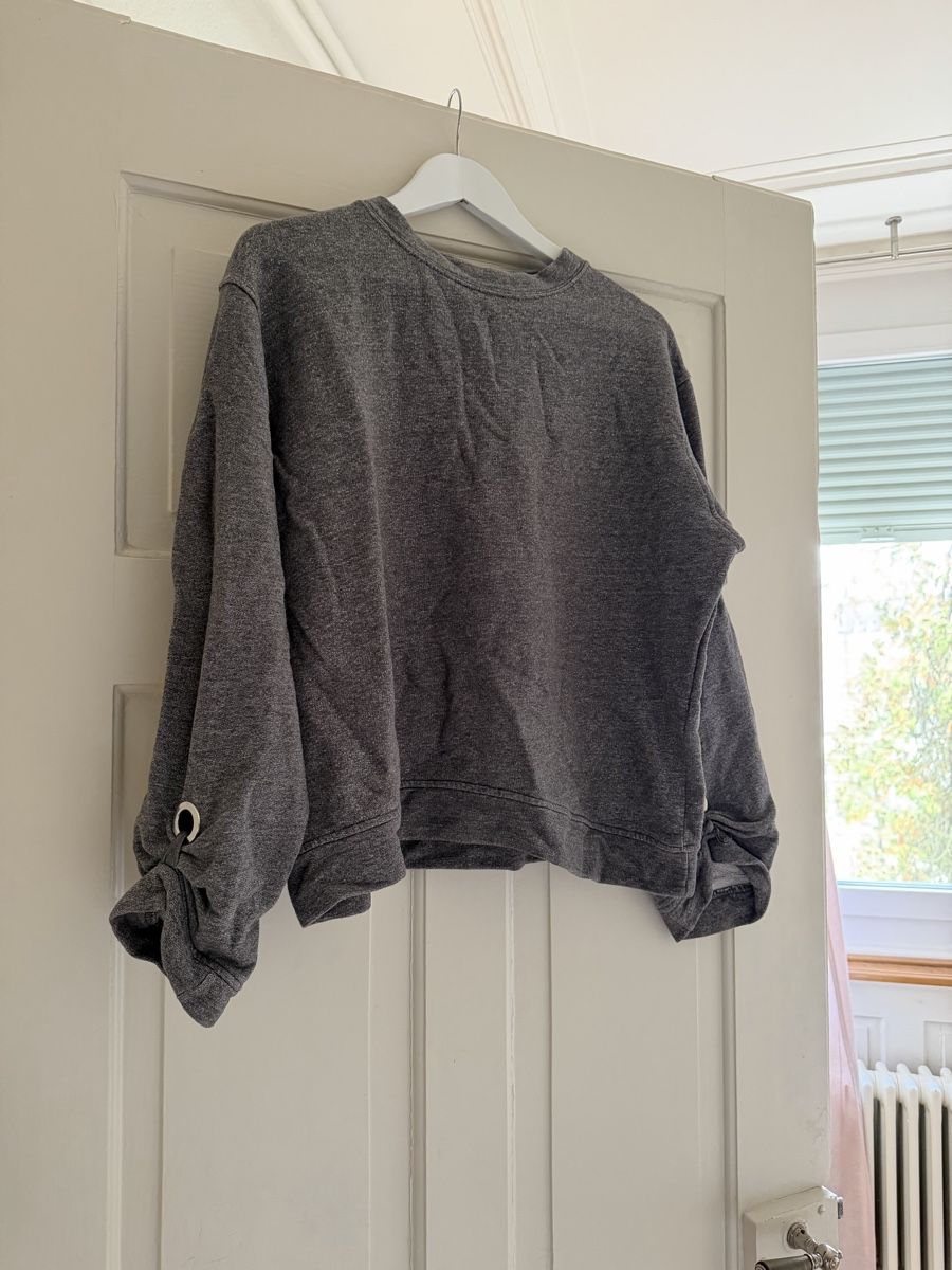 Zara Pulls & Sweat-shirts: Zara Pullover grau Baumwolle Grösse M – D'occasion à St. Gallen par giu_5xcq