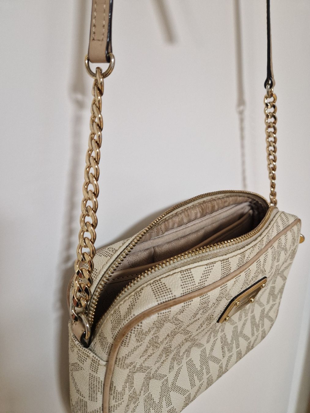 Michael Kors Sacs femmes: Michael Kors Tasche zu verkaufen – D'occasion à Luzern par fat_d59v
