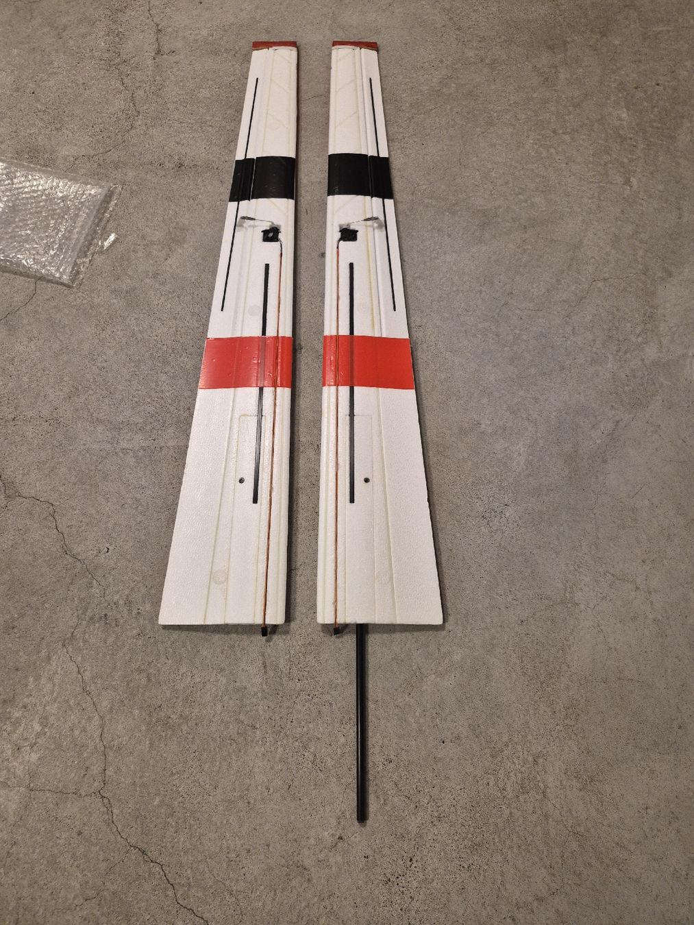Modellismo RC: SZD-54 Flügelpaar mit Servo – Difettoso da Zürich venduto da Cloudtree 1