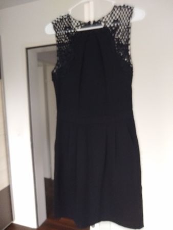 Schwarzes Kleid (UK 8) EU 36/38