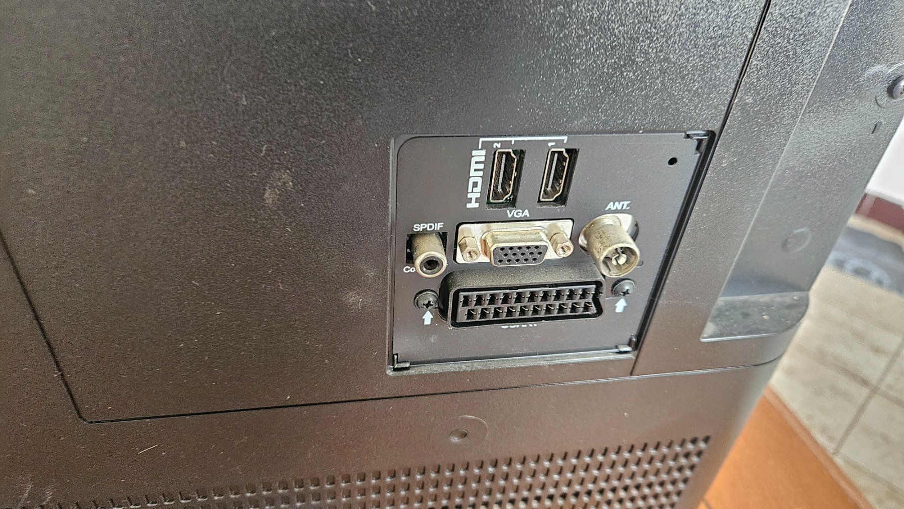 Sharp Televisori: Televisore Sharp 32 pollici con telecomando – Usato da Melano venduto da H-Sara 3