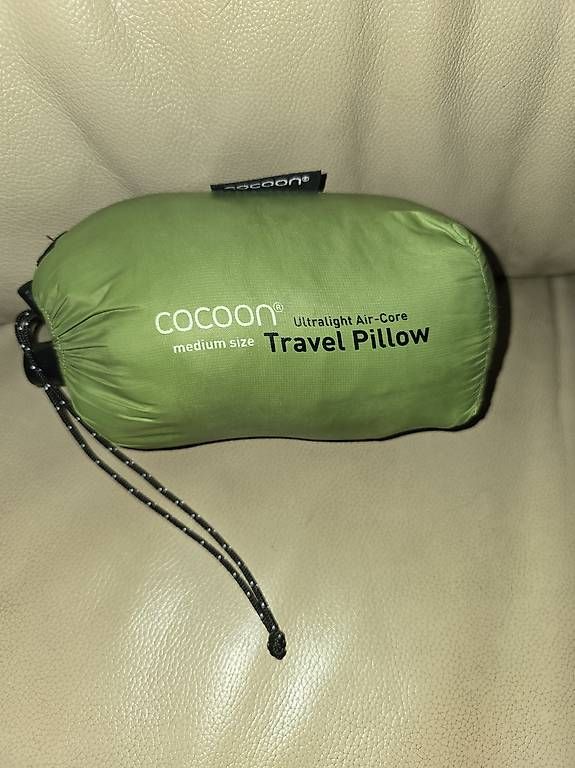 Cocoon Cuscini: Cocoon Travel Pillow medium – Usato da Milken venduto da Swissarmyknife89
