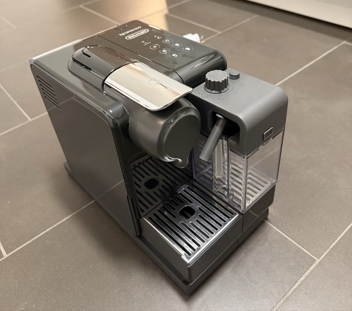 De'Longhi Macchine per caffè & Macchine per espresso: Delonghi Lattissima Touch Nespresso – Usato da Winterthur venduto da max_lz7n 1