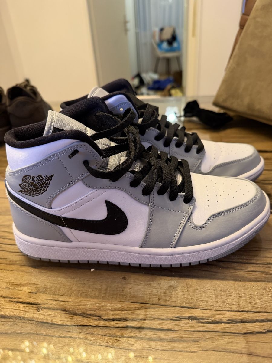 Jordan Scarpe da uomo: Jordan 1 Mid Light Smoke Grey Grösse 41 – Nuovo (secondo la descrizione) da Zürich venduto da fat_ser99