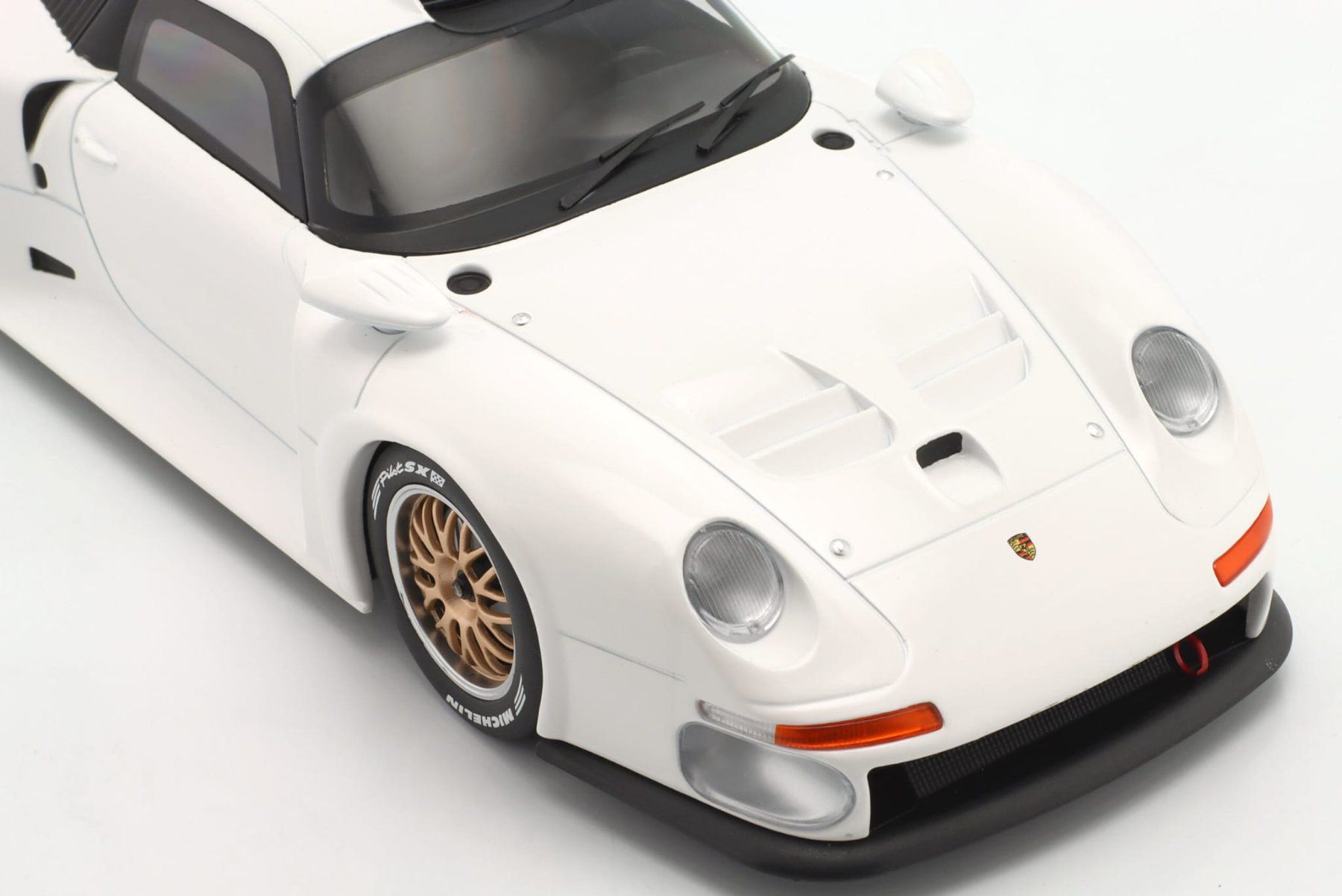 Porsche Modellini d'auto: Porsche 911 GT1 Plain Body Version white 1:18 WERK83 – Nuovo e nell'imballaggio originale da Stäfa venduto da wkmodells 4