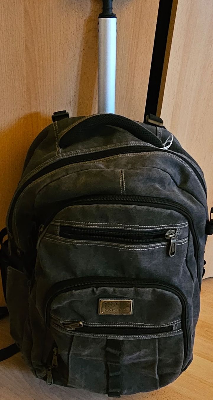 Valigie & Borse: Sac à dos Trolley  bon état – Usato da Monthey venduto da Chez-Dani-81