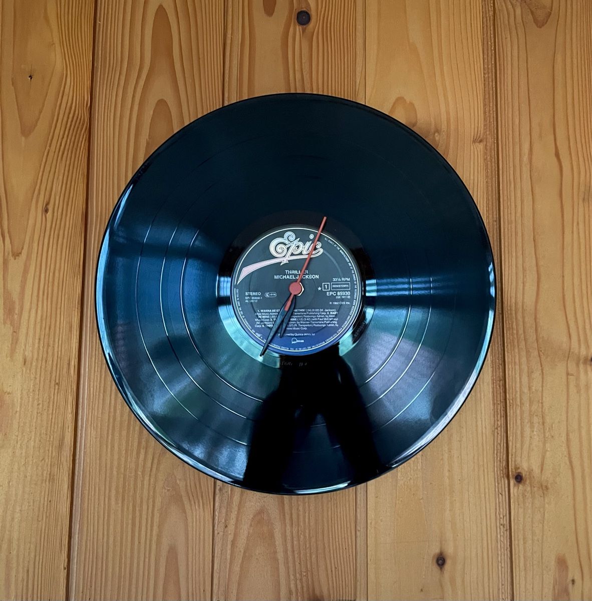 Orologi: Original Michael Jackson Thriller Vinyl Wanduhr – Usato da Chur venduto da Hechtl2